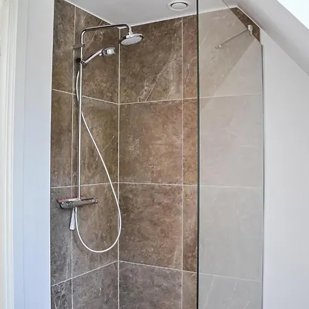 4 Bedroom Lovely In Dragr בית נופש