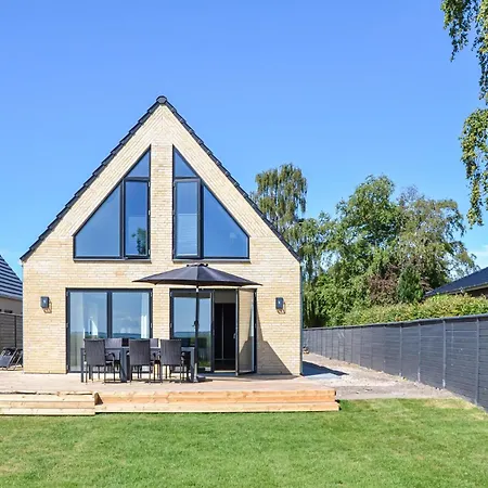 4 Bedroom Lovely In Dragr *