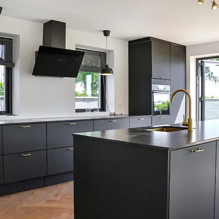 4 Bedroom Lovely In